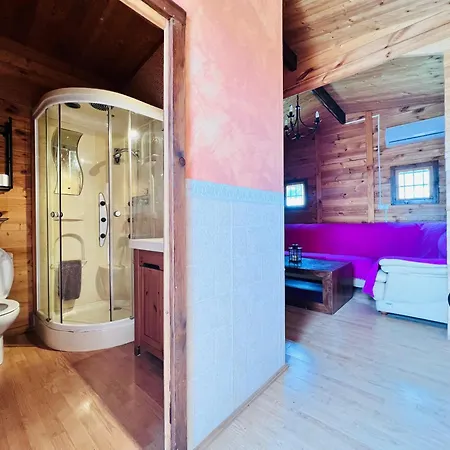 La Casa De Madera De Villafatima * Barrio de San Carlos